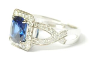 Sapphire and diamond ring - Image 4