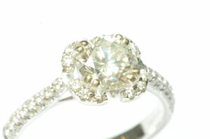 Diamond engagement ring - Image 2