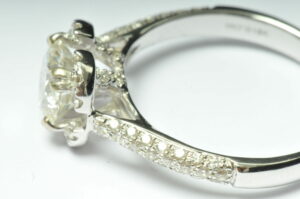 Diamond engagement ring - Image 5