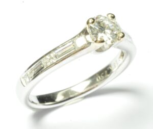 White gold diamond engagement ring - Image 10