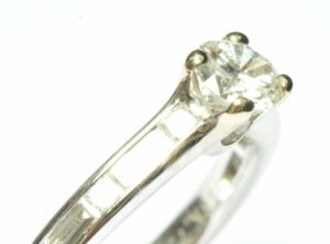 White gold diamond engagement ring - Image 9