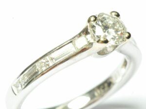 White gold diamond engagement ring - Image 3