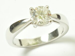 Solitaire engagement ring - Image 4