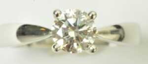 Solitaire engagement ring - Image 5