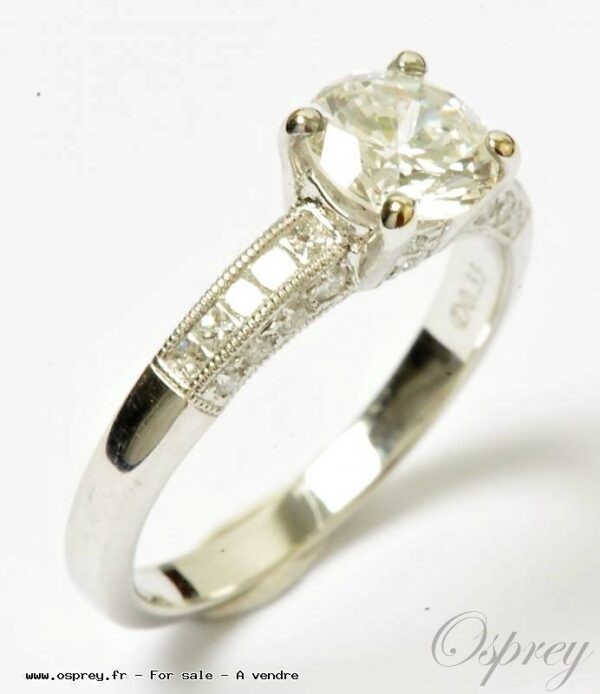 Solitaire engagement ring