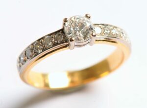 Diamond engagement ring