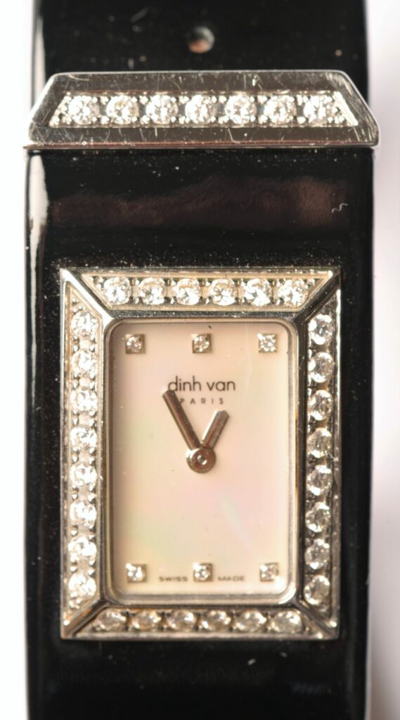 Montre bracelet Dinh Van, Osprey Paris, achat et vente de bijoux anciens, diamants, perles, au meilleur prix