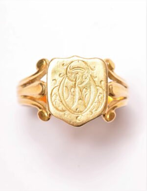 Antique gold signet ring