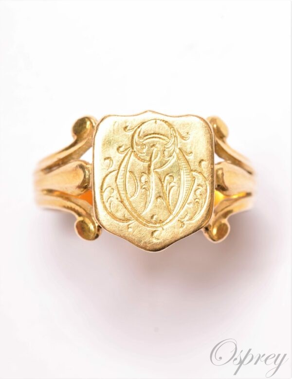 Antique gold signet ring